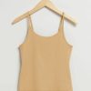 Klaer & Other Stories | Ribbet Vest Topp Stovet Beige